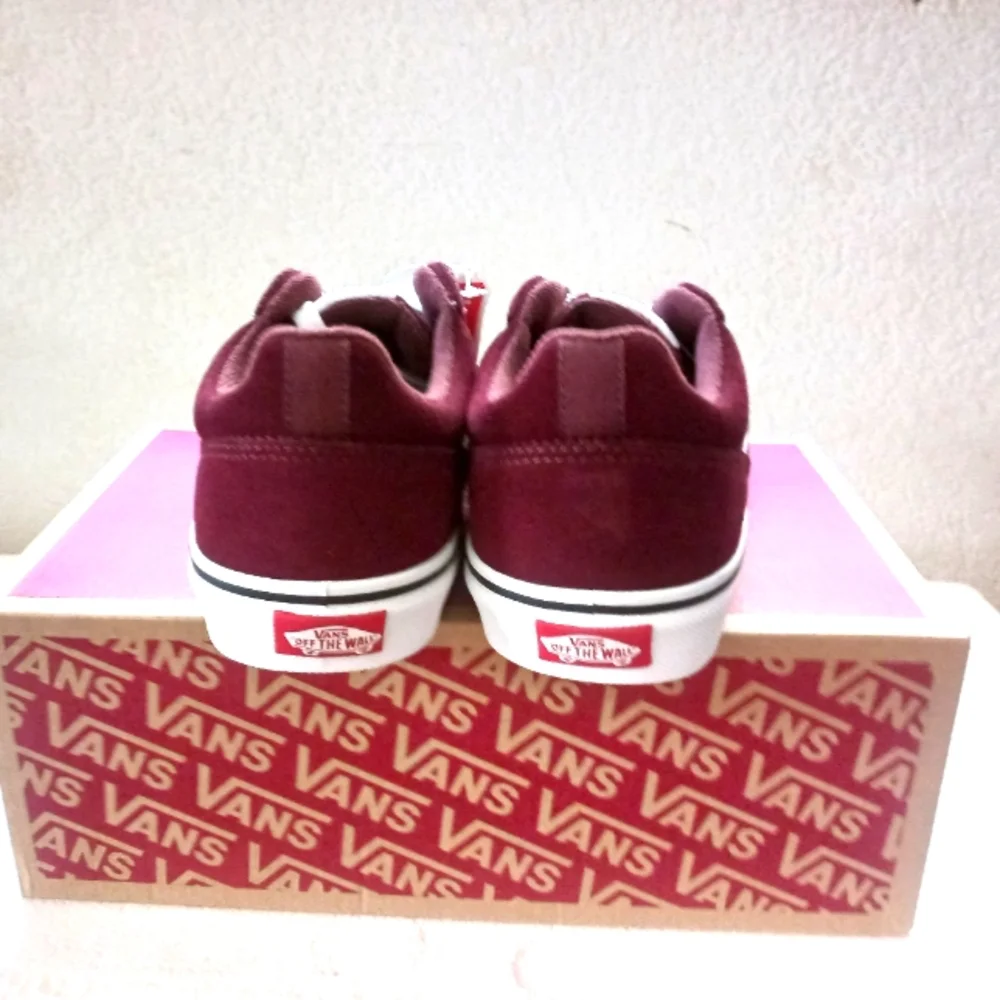 Vans - Picture 3 of 4